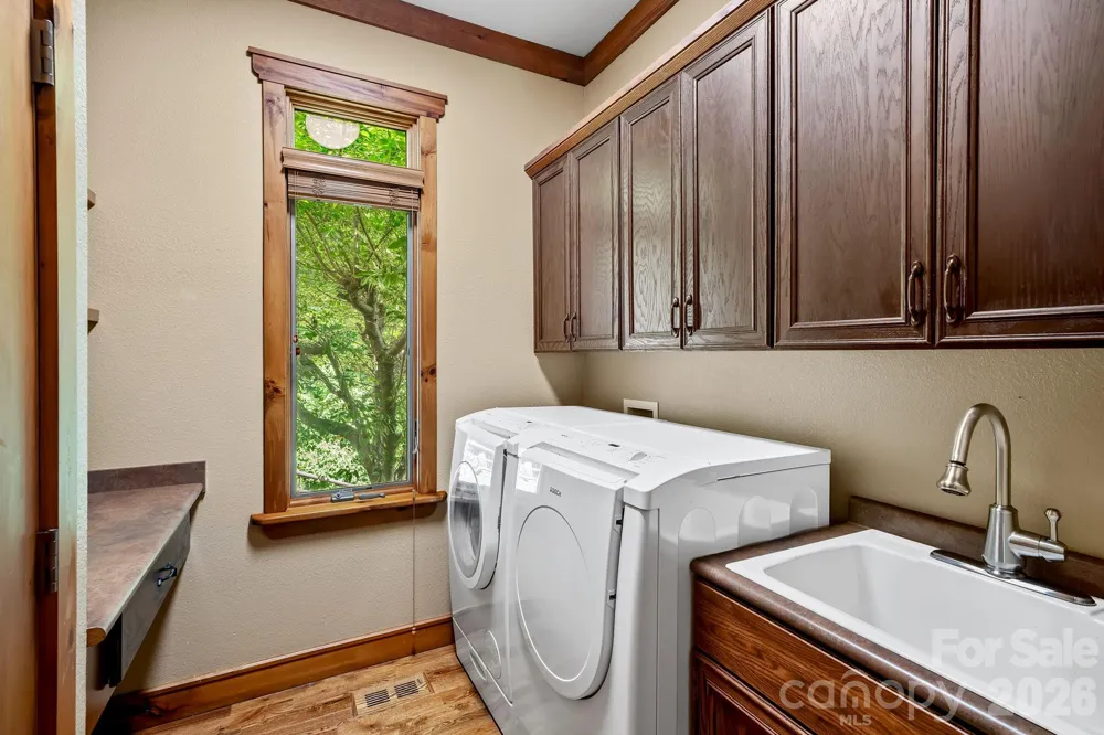 241 Glen Eagle Drive Waynesville, NC 28786