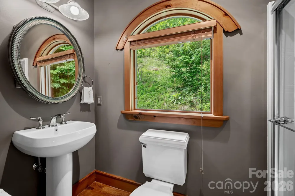 241 Glen Eagle Drive Waynesville, NC 28786