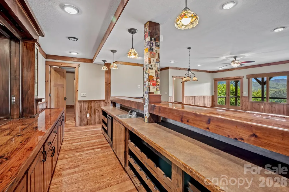 241 Glen Eagle Drive Waynesville, NC 28786