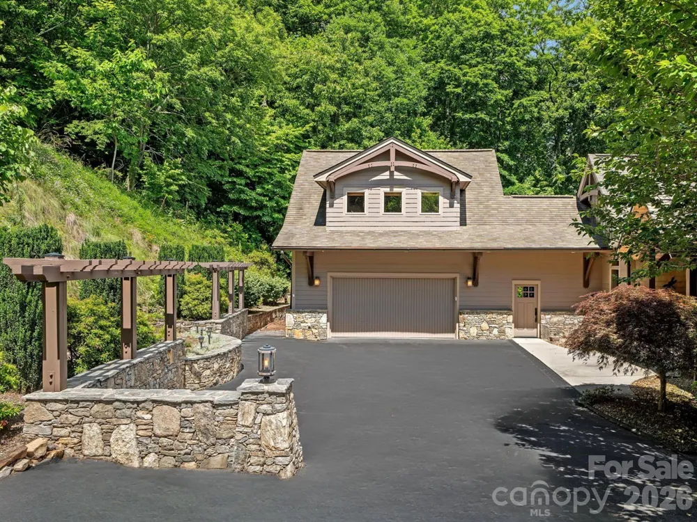 241 Glen Eagle Drive Waynesville, NC 28786