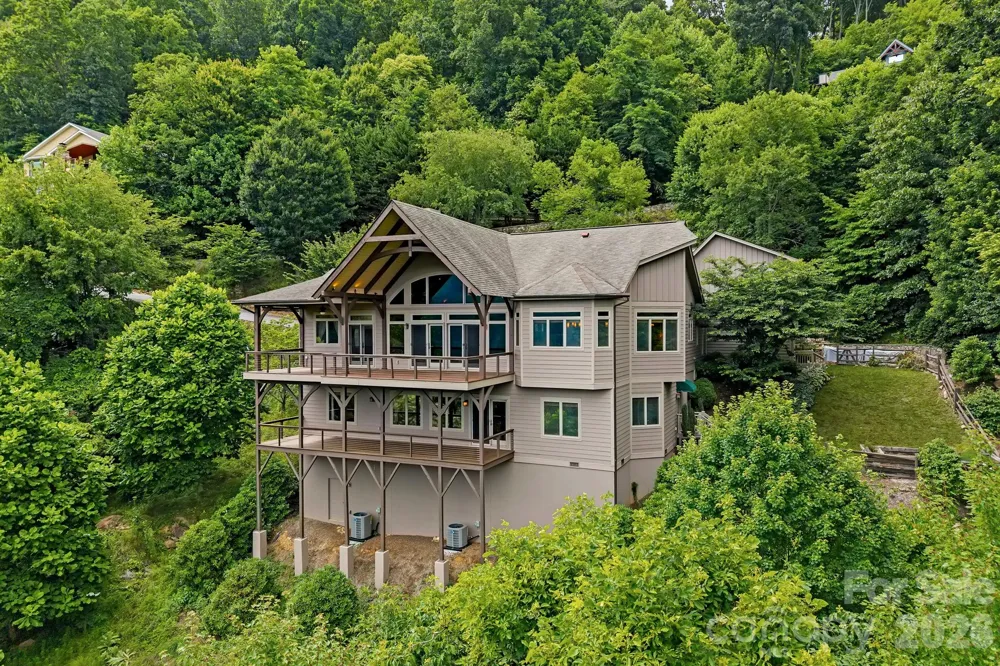 241 Glen Eagle Drive Waynesville, NC 28786