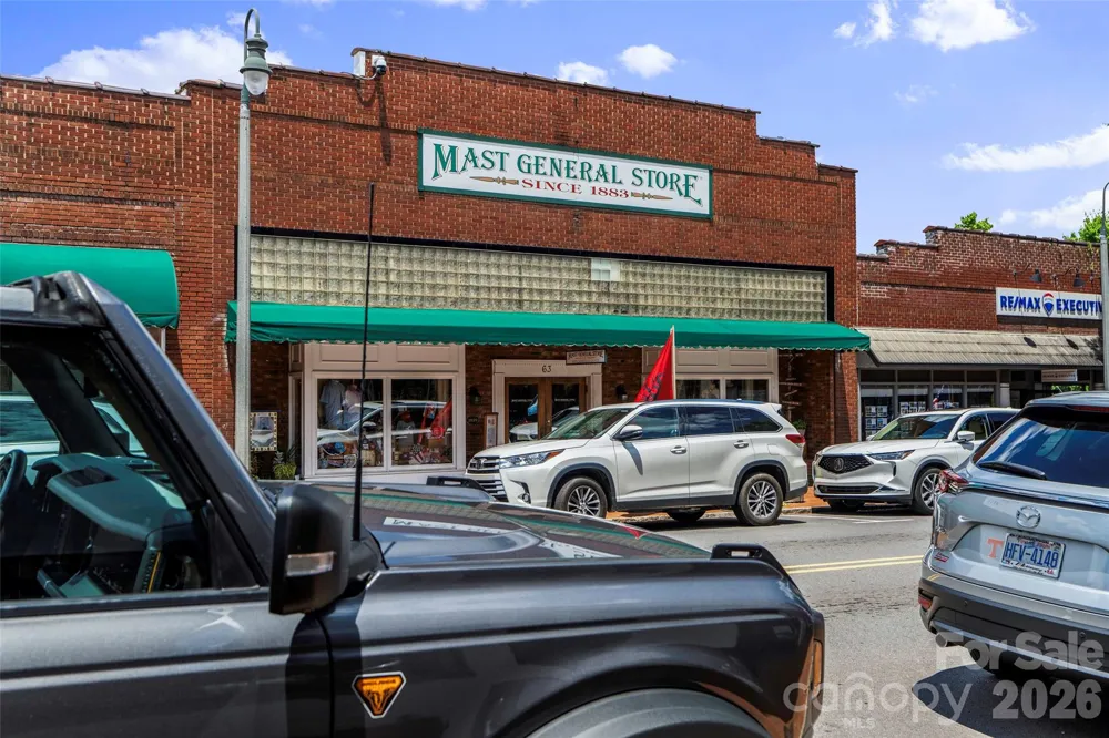 241 Glen Eagle Drive Waynesville, NC 28786