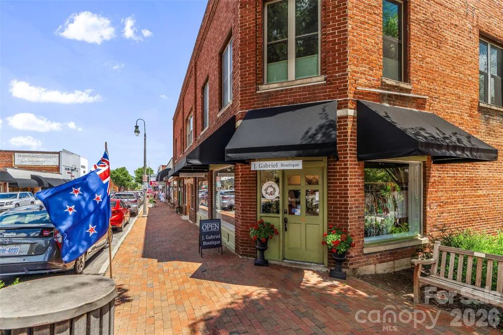 241 Glen Eagle Drive Waynesville, NC 28786