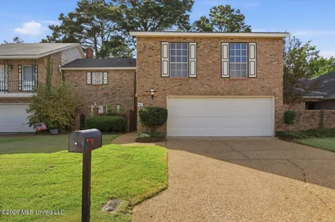 48 Roundtree Circle
