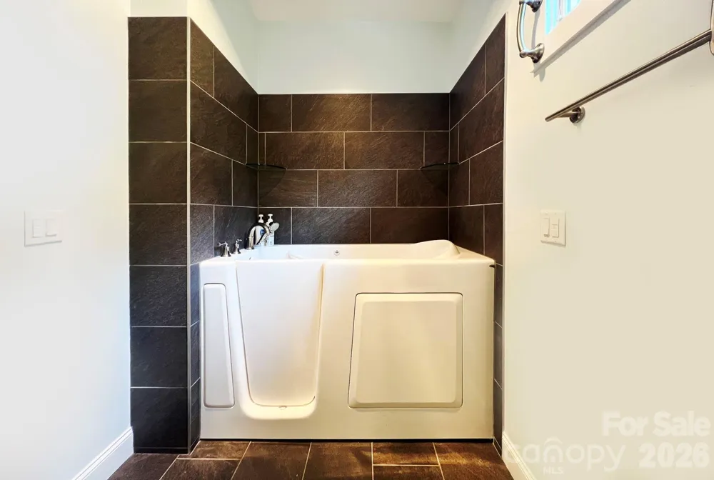 406 Kessler Place Asheville, NC 28804