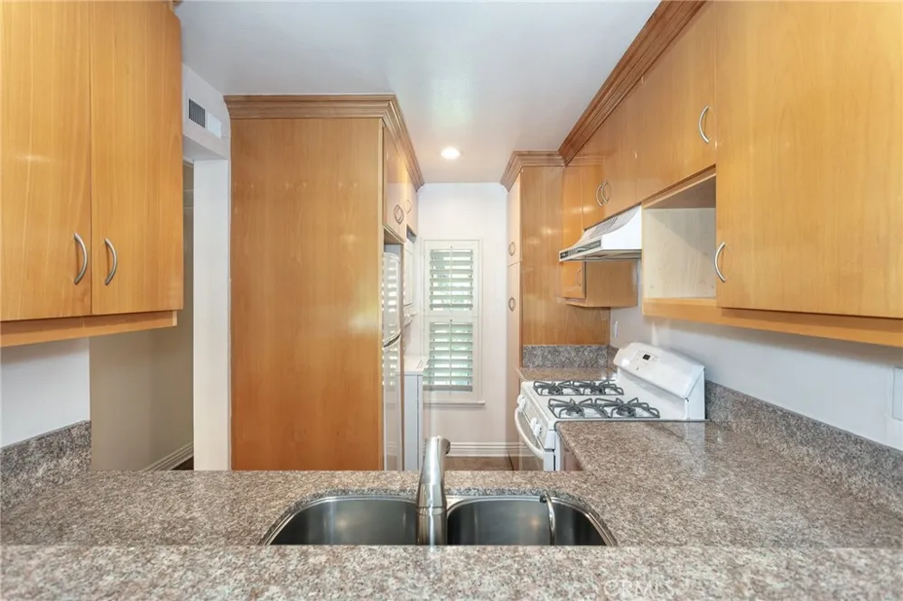 7101 Farralone Avenue #141 Canoga Park, CA 91303