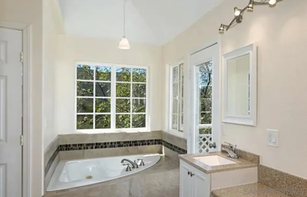 19960 Santee Ln Valley Center, CA 92082