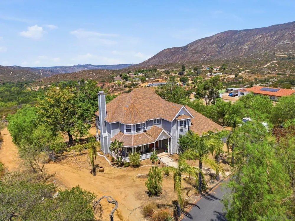 19960 Santee Ln Valley Center, CA 92082
