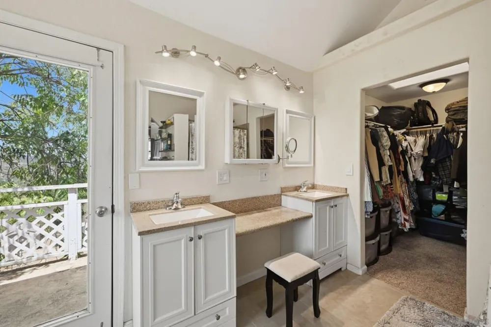 19960 Santee Ln Valley Center, CA 92082