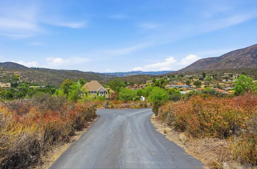 19960 Santee Ln Valley Center, CA 92082