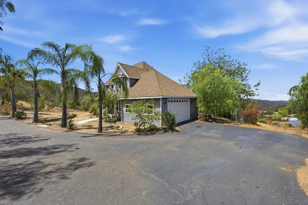 19960 Santee Ln Valley Center, CA 92082