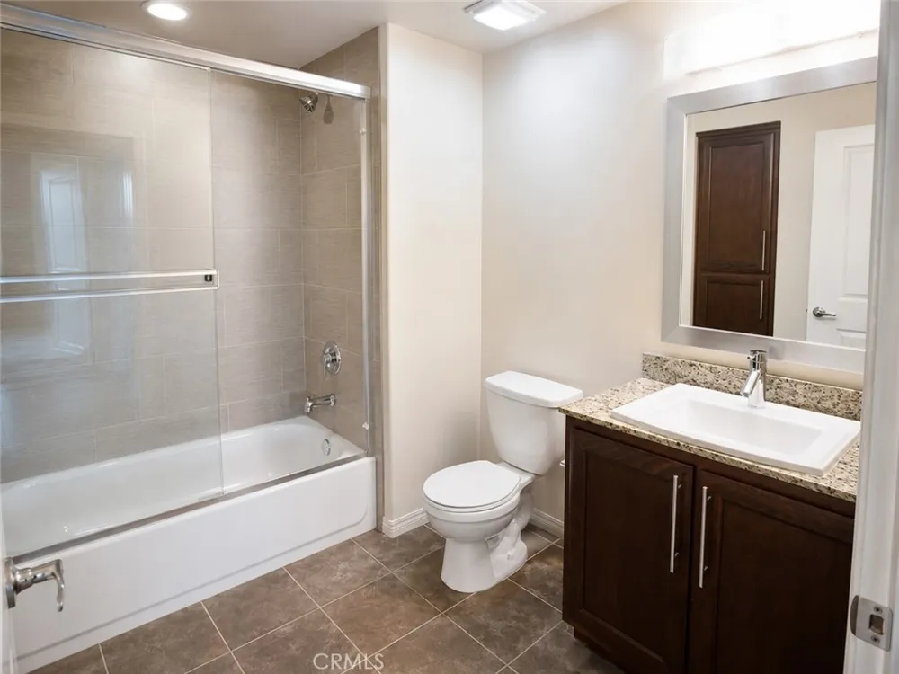 11925 Kling Street #2RIV Valley Village, CA 91607