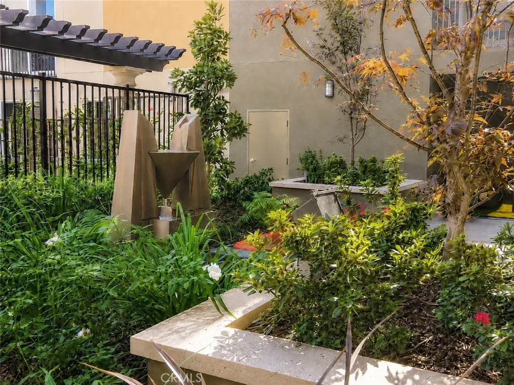 11925 Kling Street #2RIV Valley Village, CA 91607