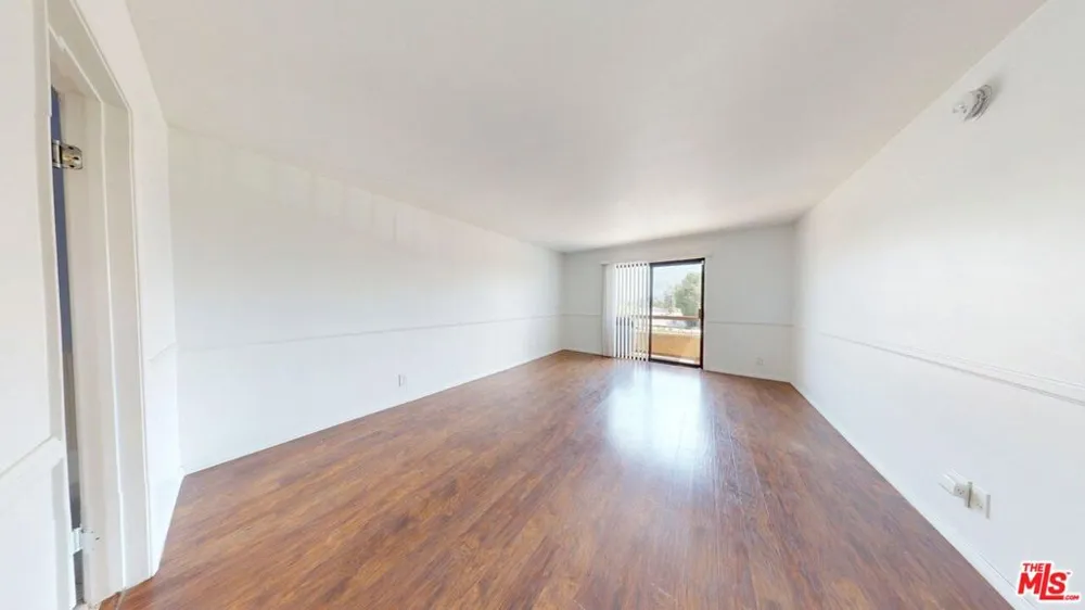 8710 Independence Avenue #301 Canoga Park, CA 91304