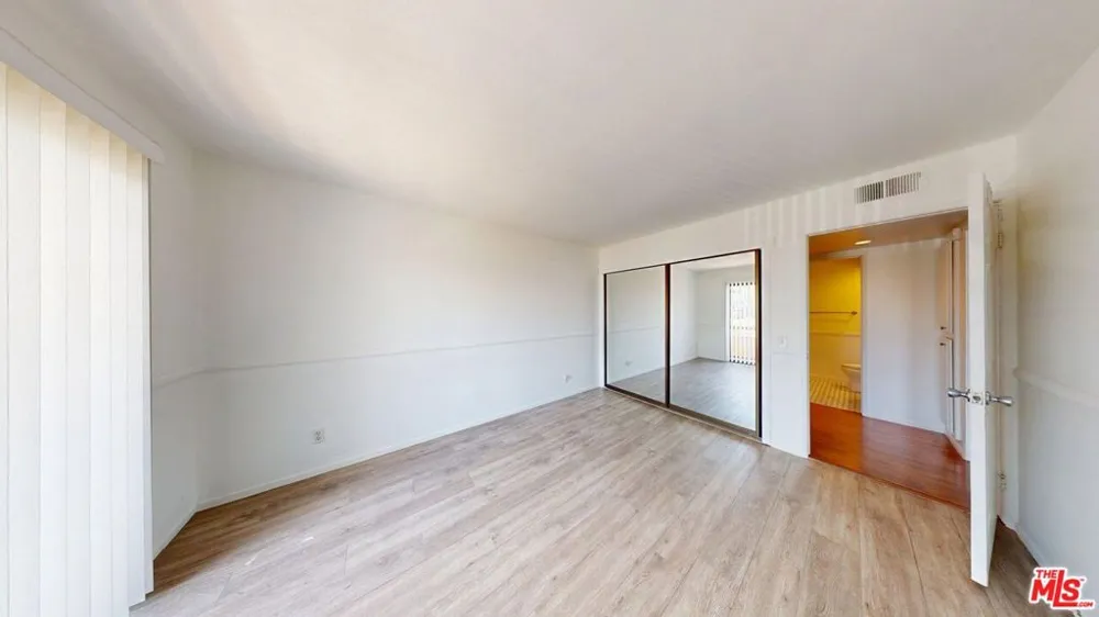 8710 Independence Avenue #301 Canoga Park, CA 91304