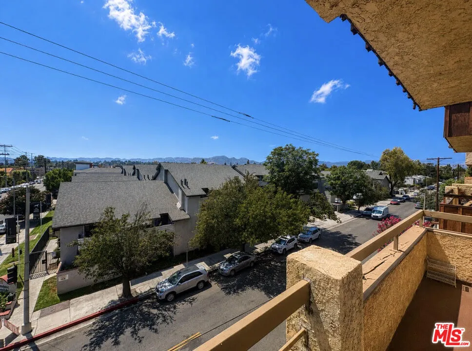 8710 Independence Avenue #301 Canoga Park, CA 91304