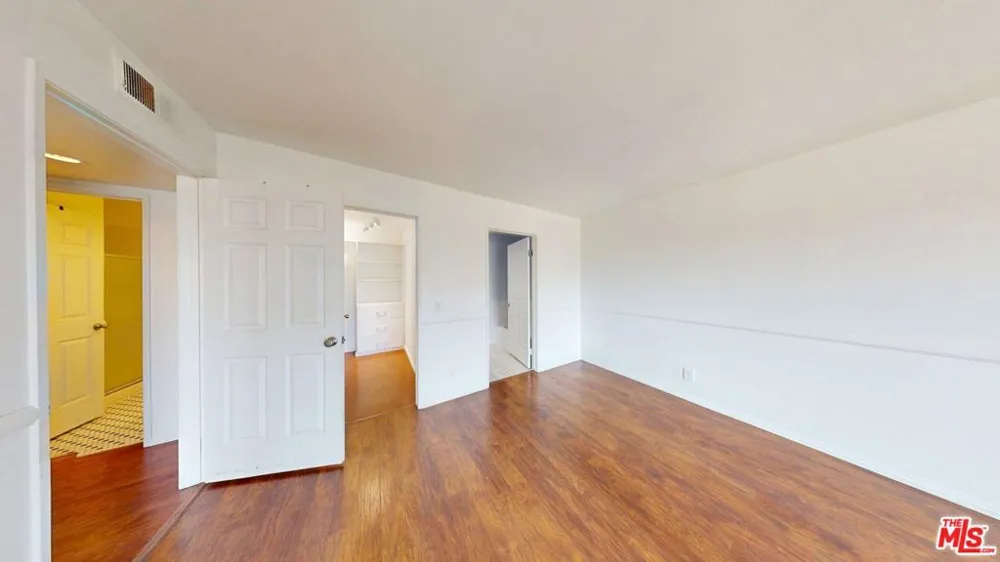 8710 Independence Avenue #301 Canoga Park, CA 91304
