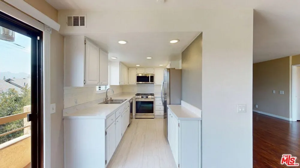 8710 Independence Avenue #301 Canoga Park, CA 91304