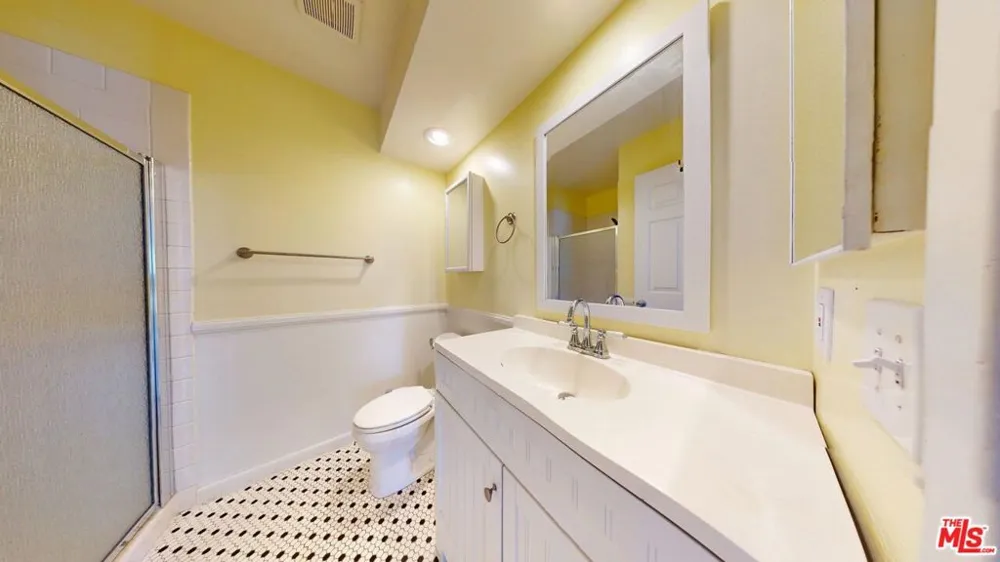 8710 Independence Avenue #301 Canoga Park, CA 91304