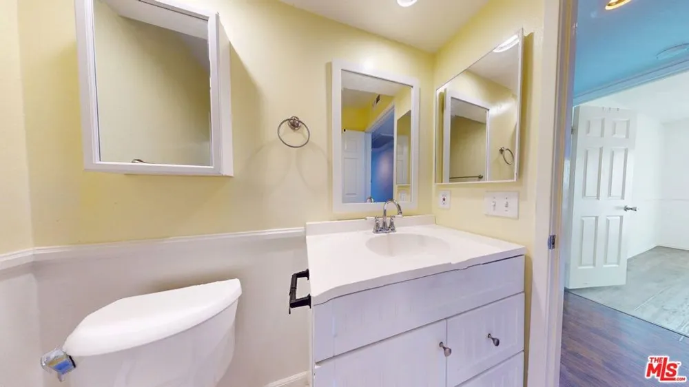 8710 Independence Avenue #301 Canoga Park, CA 91304