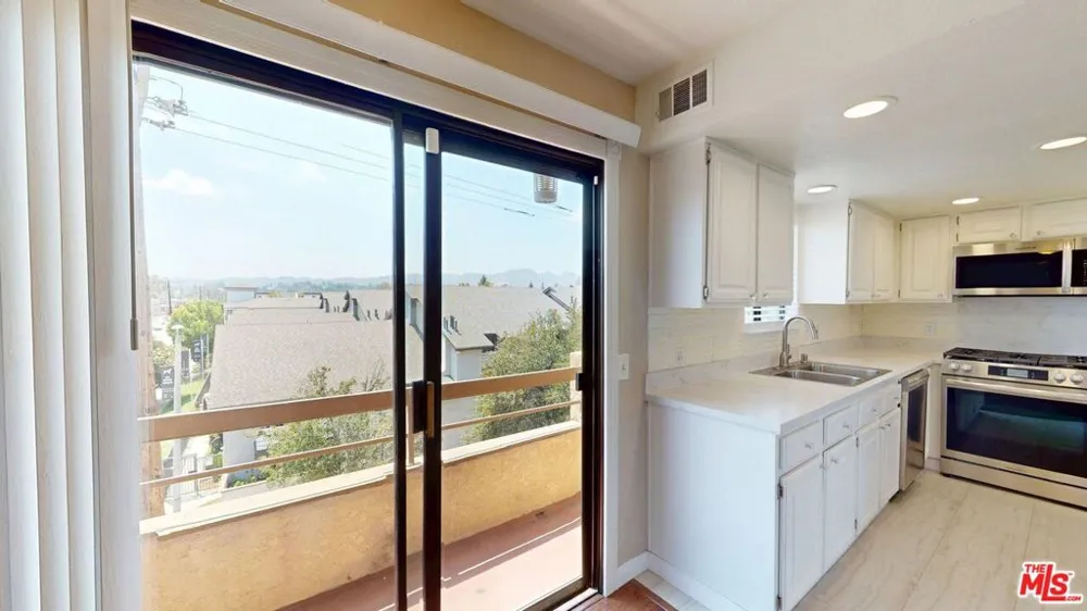 8710 Independence Avenue #301 Canoga Park, CA 91304