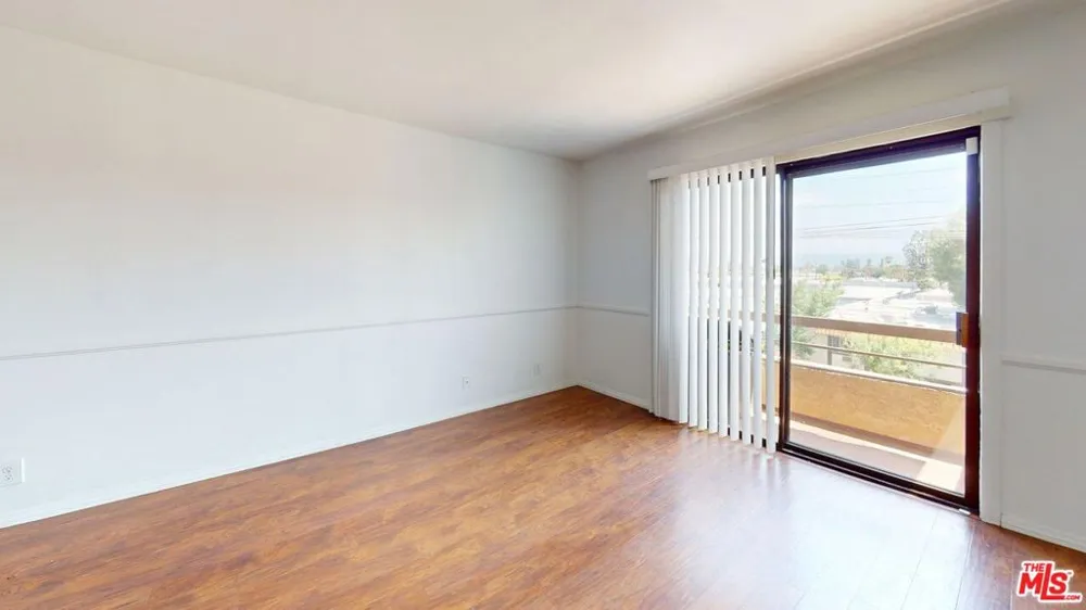 8710 Independence Avenue #301 Canoga Park, CA 91304