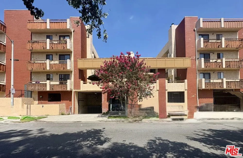 8710 Independence Avenue #301 Canoga Park, CA 91304