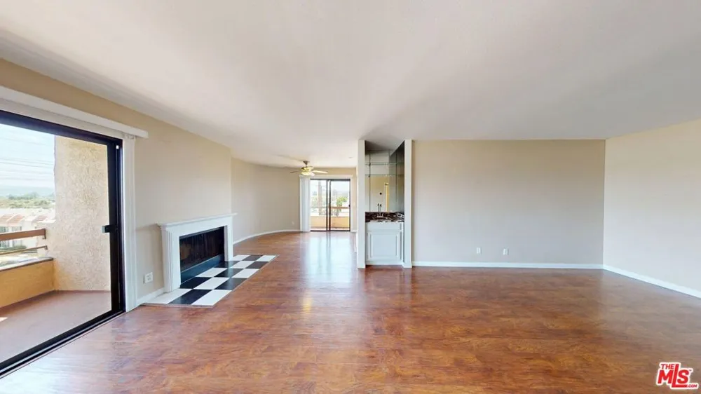 8710 Independence Avenue #301 Canoga Park, CA 91304