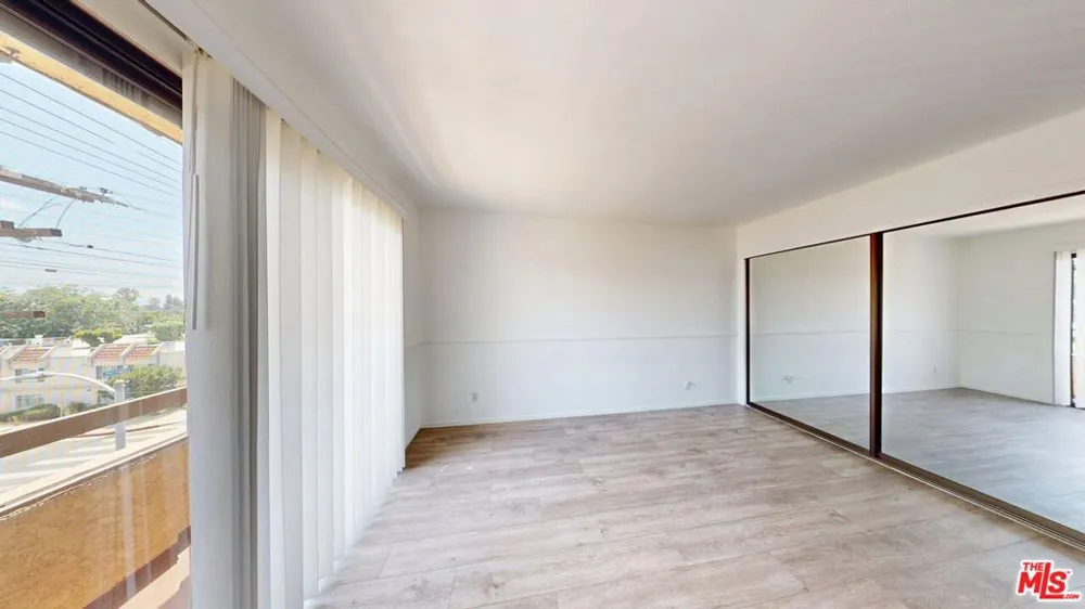 8710 Independence Avenue #301 Canoga Park, CA 91304