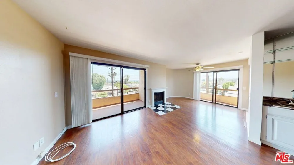 8710 Independence Avenue #301 Canoga Park, CA 91304