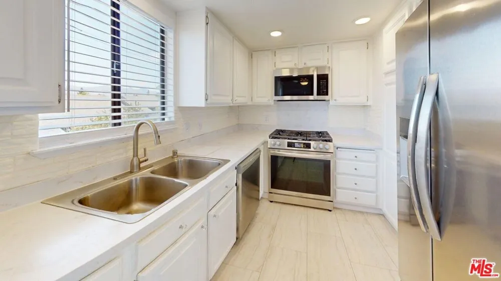 8710 Independence Avenue #301 Canoga Park, CA 91304
