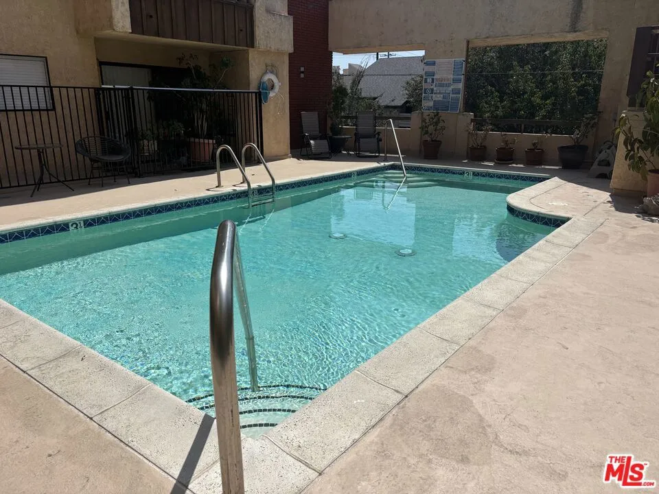 8710 Independence Avenue #301 Canoga Park, CA 91304