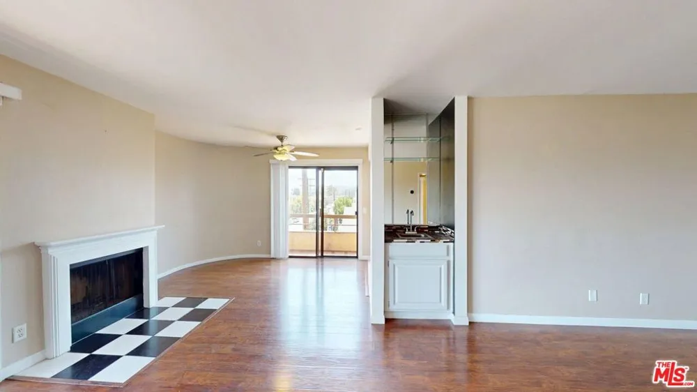 8710 Independence Avenue #301 Canoga Park, CA 91304