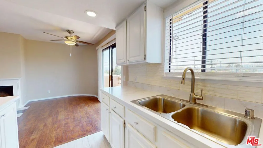 8710 Independence Avenue #301 Canoga Park, CA 91304