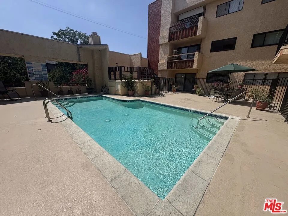 8710 Independence Avenue #301 Canoga Park, CA 91304