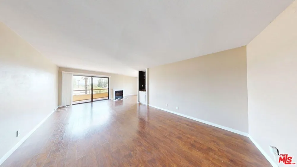 8710 Independence Avenue #301 Canoga Park, CA 91304