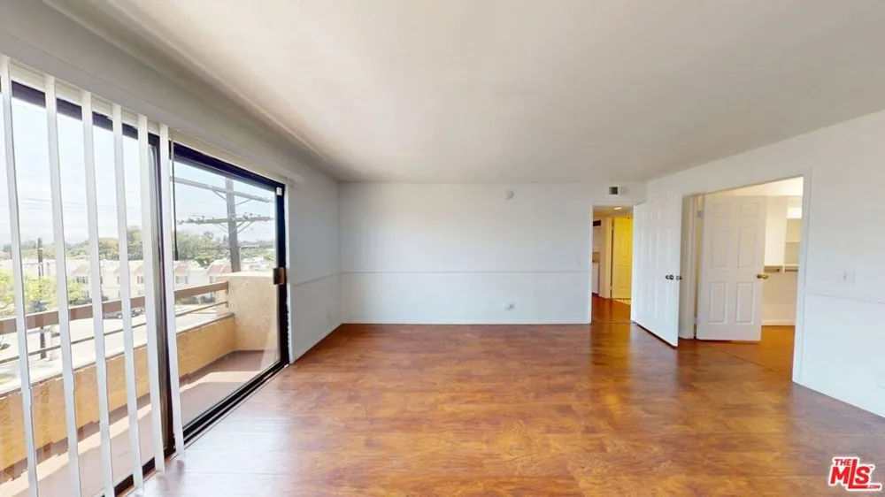 8710 Independence Avenue #301 Canoga Park, CA 91304