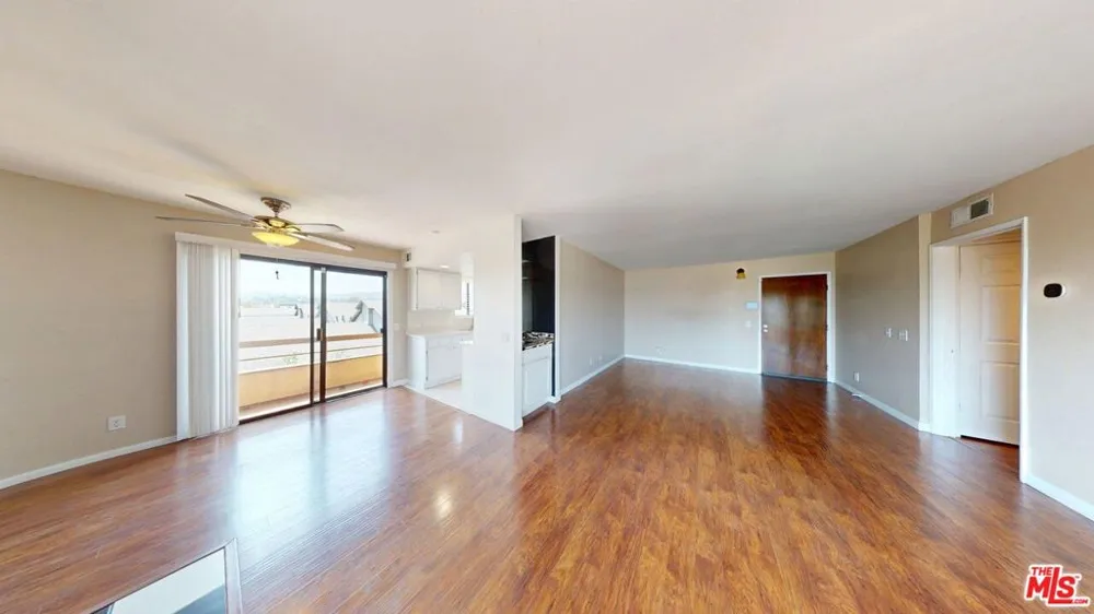 8710 Independence Avenue #301 Canoga Park, CA 91304