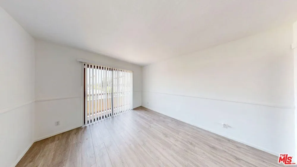 8710 Independence Avenue #301 Canoga Park, CA 91304