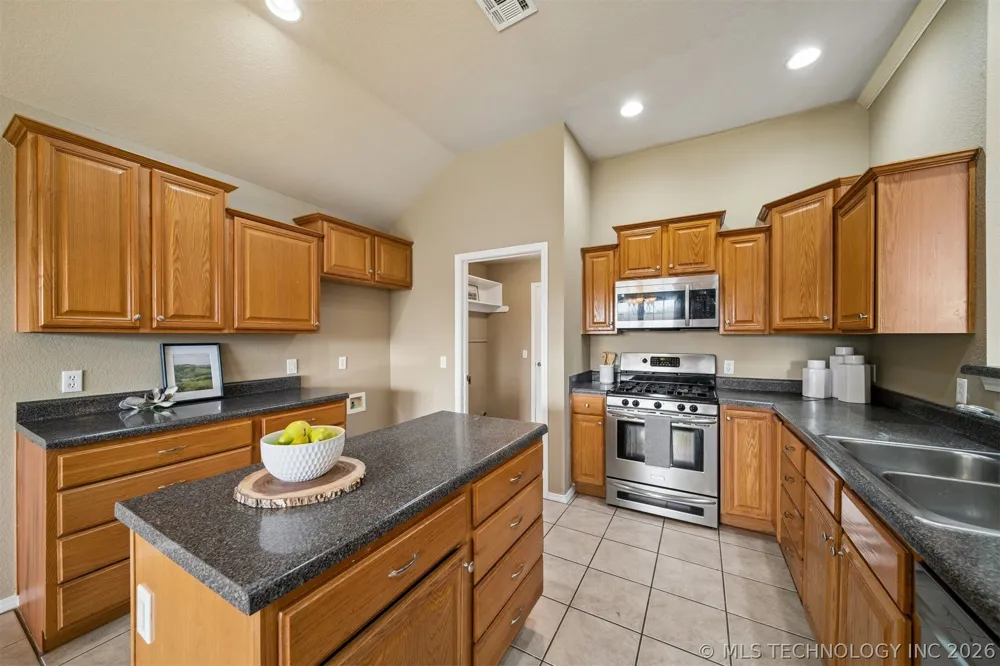 5309 Richmond Drive Bartlesville, OK 74006