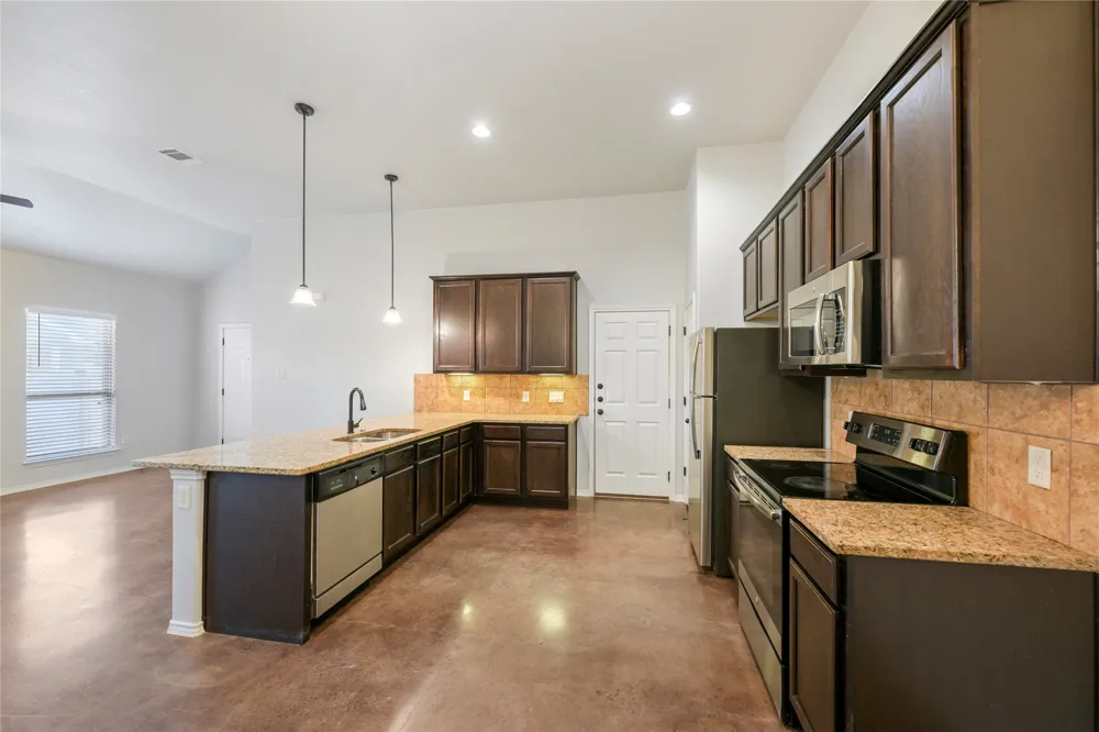 265 Joanne Loop #B Buda, TX 78610