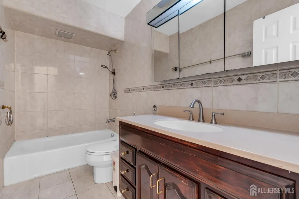 15 Rolfe Avenue Highland Park, NJ 08904