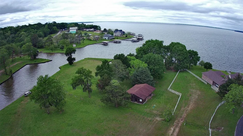 401 Paradise Drive Coldspring, TX 77331