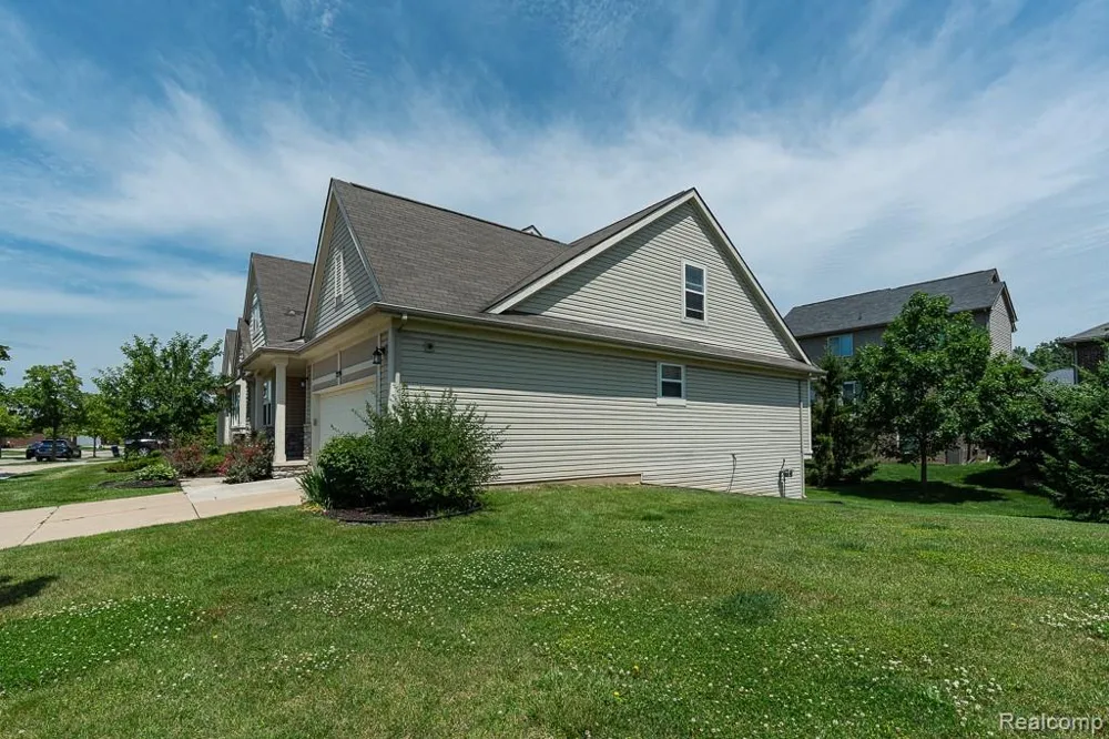 2230 Palmetto Commerce Charter Township, MI 48382