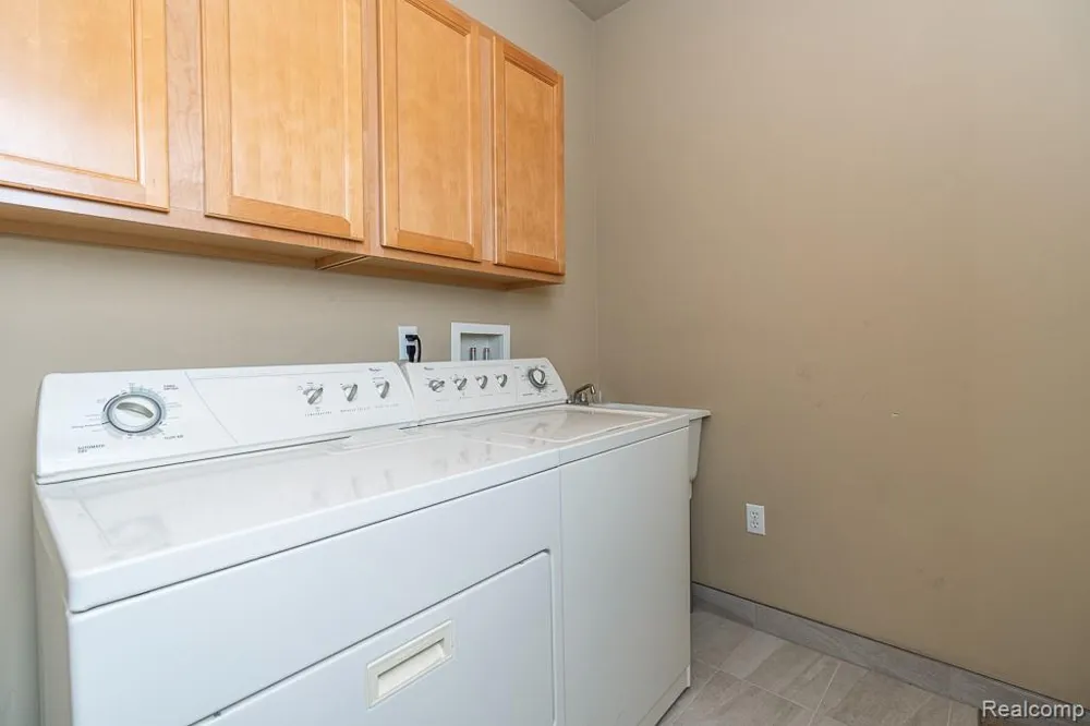 2230 Palmetto Commerce Charter Township, MI 48382