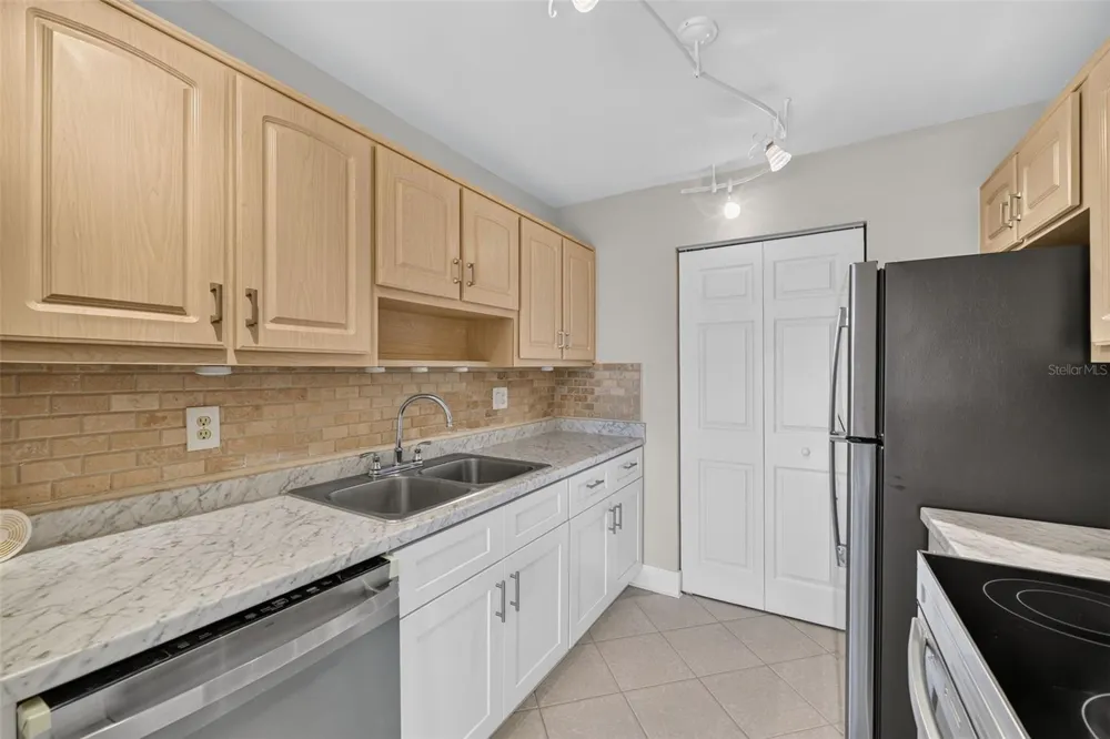 1211 11TH CIRCLE SE Largo, FL 33771