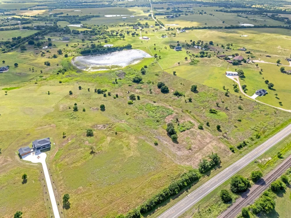 10 S Lone Star Parkway Moody, TX 76657