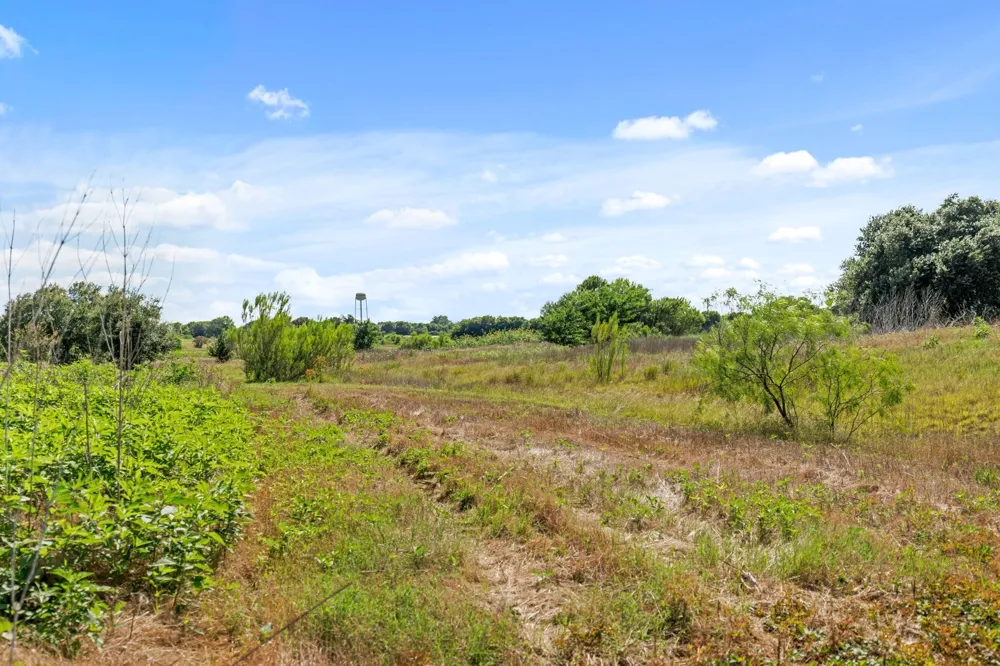 10 S Lone Star Parkway Moody, TX 76657