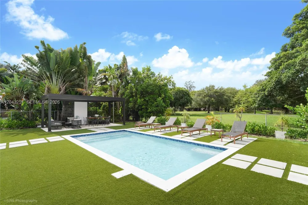 2450 NE 209th Ter Miami, FL 33180