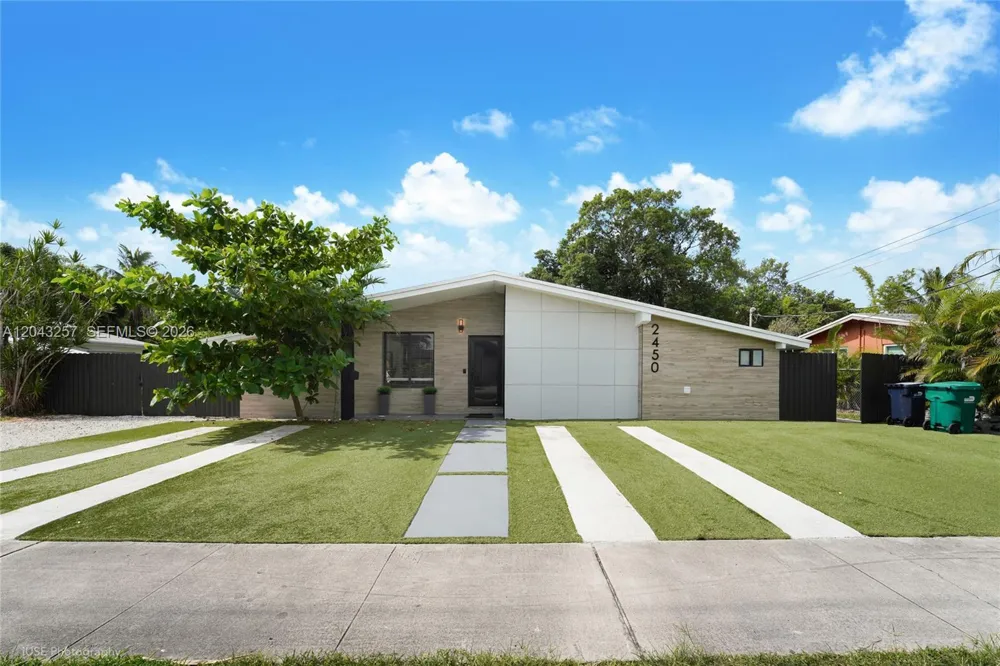 2450 NE 209th Ter Miami, FL 33180